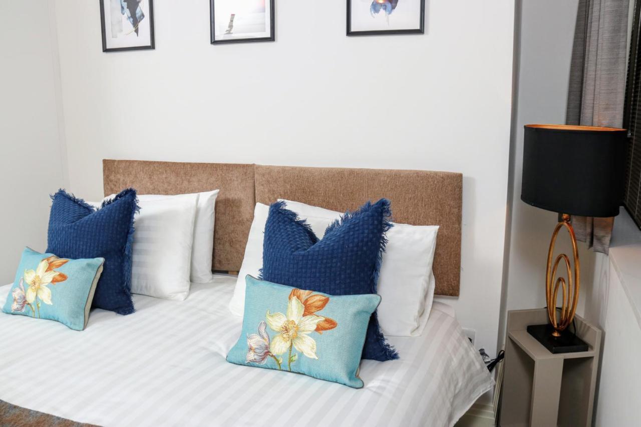 Aisiki Living At Upton Rd, Multiple 1, 2, Or 3 Bedroom Apartments, King Or Twin Beds With Free Wifi And Free Parking 왓퍼드 외부 사진